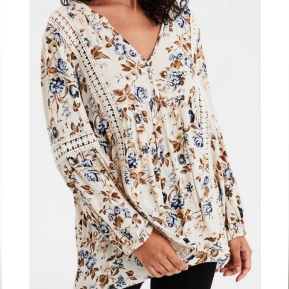 AE - Floral V-Neck Blouse